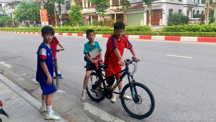 Trẻ em cần không gian vui chơi, giải trí trong những ngày hè.