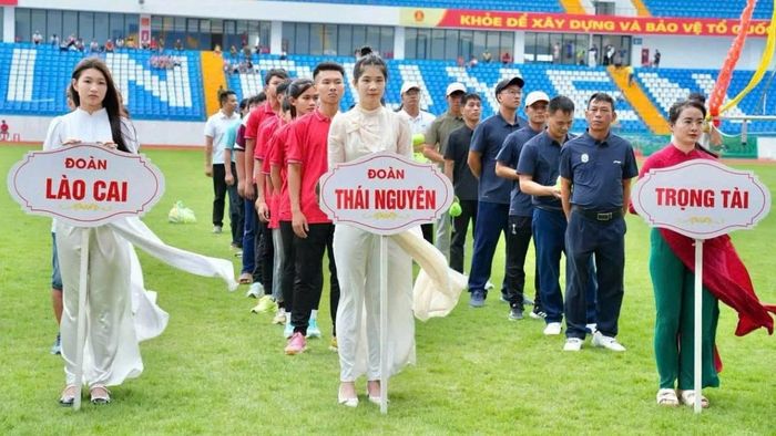 Các đoàn tham dự giải.