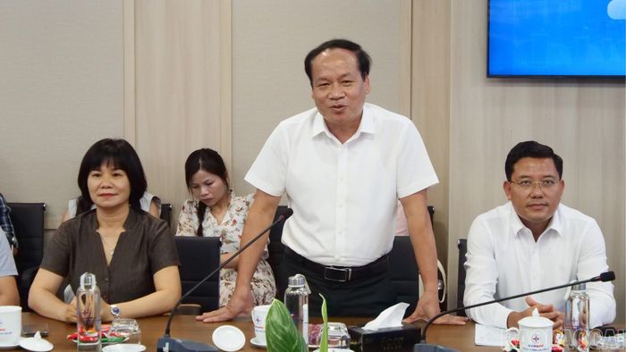 Lãnh đạo Báo và Phát thanh, Truyền hình tỉnh Lào Cai phát biểu tại buổi gặp mặt.