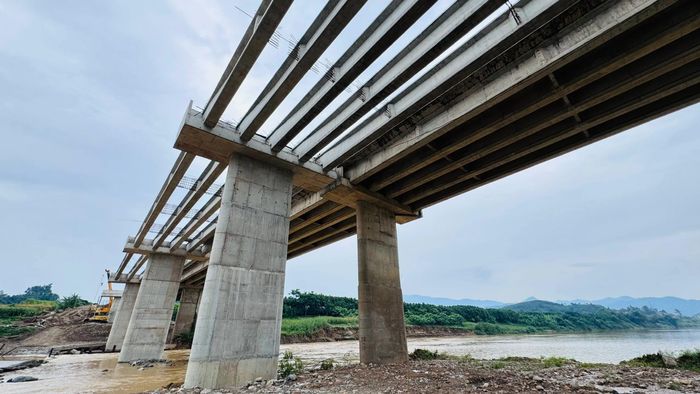 Cầu Ngòi Thia được đánh giá là một trong những công trình phức tạp nhất dự án.