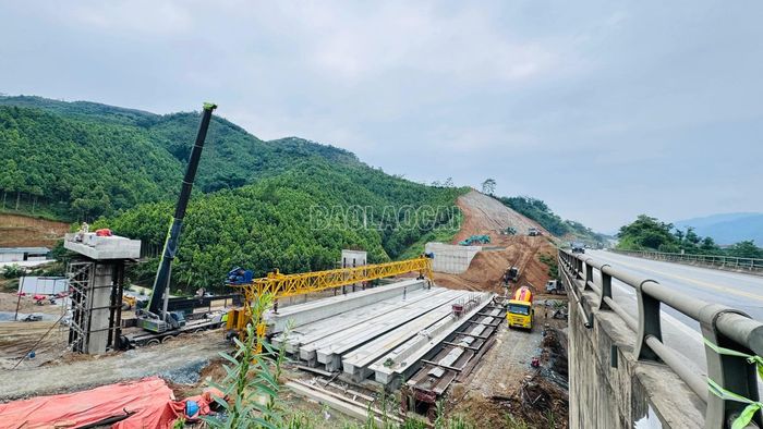 Dự án cầu Đại Việt tại Km186+900, thuộc địa phận xã Châu Quế, đã hoàn thành các trụ cầu trước mùa mưa lũ.