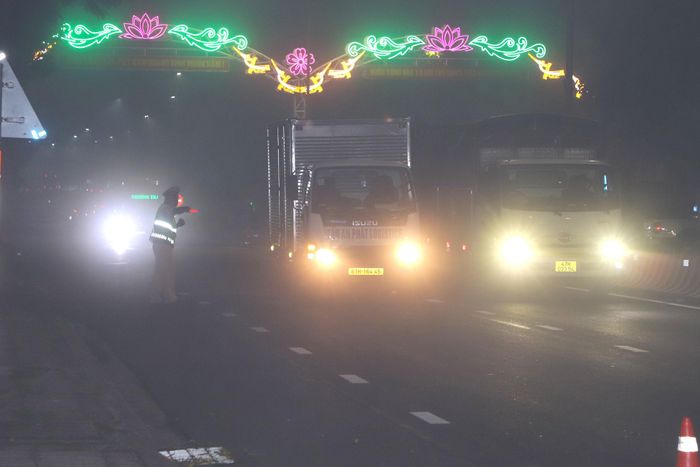 CSGT tuần tra, kiểm soát trên Quốc lộ 14 trong điều kiện sương mù dày đặc