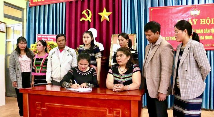 Đội ngũ người có uy tín phát huy vai trò trên các lĩnh vực đời sống xã hội