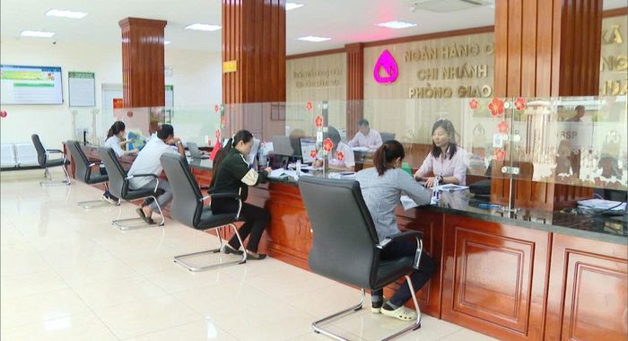 Phòng Giao dịch Ngân hàng CSXH Bình Thuận giải ngân cho khách hàng