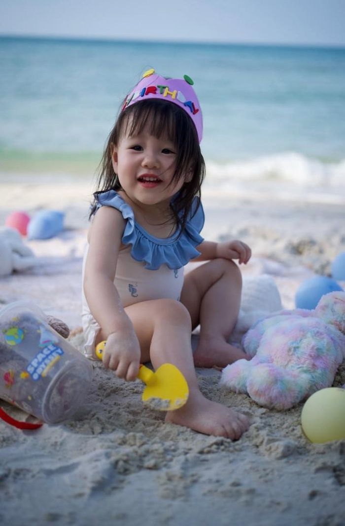 Bé Jenny tên thật là Nhật Hạ, vừa tròn 2 tuổi vào tháng 5.