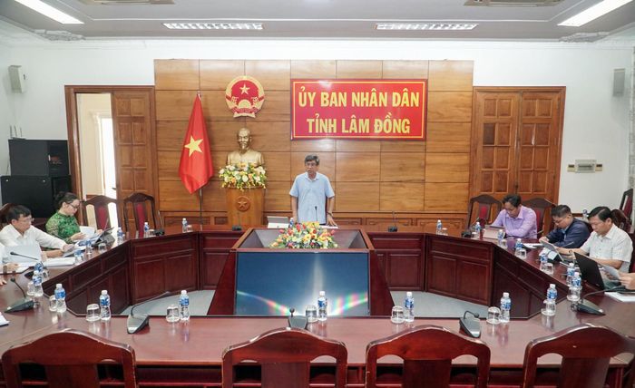 Quang cảnh cuộc họp