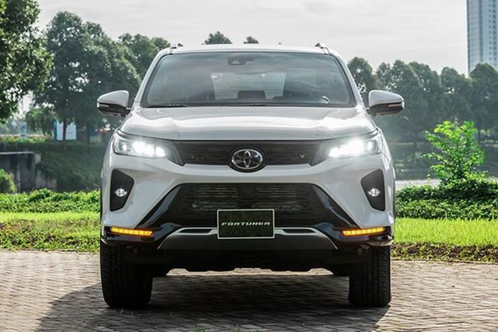 Hệ thống đèn LED hiện đại trên Toyota Fortuner 2026