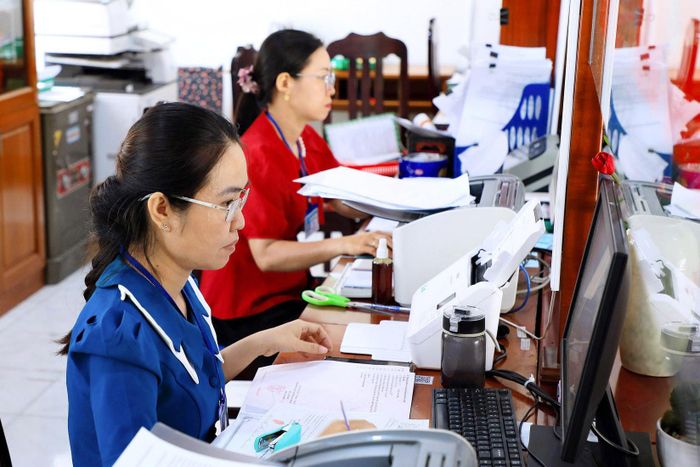 Lấy sự hài lòng của người dân làm trung tâm trong cải cách hành chính. Ảnh tư liệu