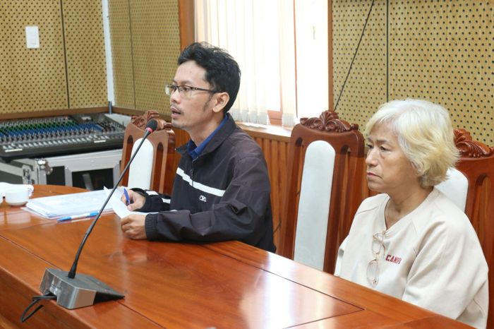 Bà Võ Thị Thanh Tâm cùng người thân phản ánh kiến nghị đến Thường trực HĐND tỉnh Lâm Đồng