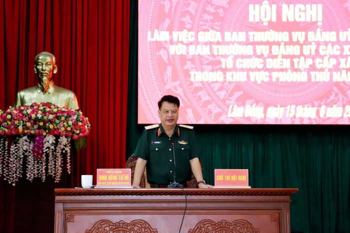 Thiếu tướng Đinh Hồng Tiếng, Ủy viên Ban Thường vụ Tỉnh ủy, Chỉ huy trưởng Bộ CHQS tỉnh Lâm Đồng kết luận hội nghị