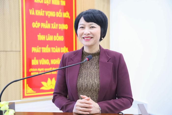 Đồng chí Phạm Thị Phúc, Phó Bí thư Tỉnh ủy, Chủ tịch Ủy ban MTTQ Việt Nam tỉnh phát biểu tại buổi gặp mặt