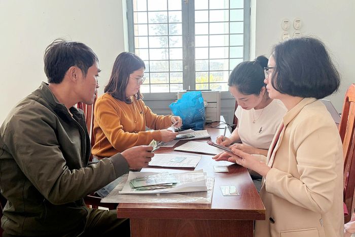 Quỹ Bảo vệ và Phát triển rừng tỉnh Lâm Đồng chi trả tiền DVMTR cho đại diện các tổ chức nhận khoán