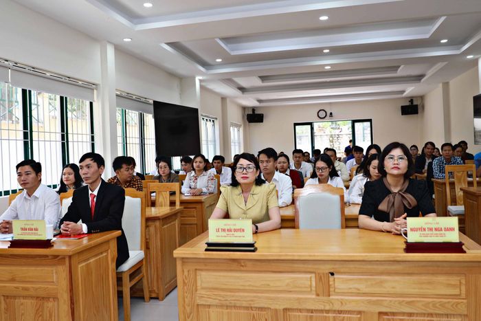 Các đại biểu, học viên tham dự buổi lễ khai giảng lớp học