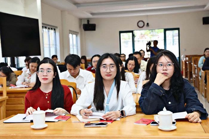 Các học viên là quần chúng ưu tú đến từ các tổ chức cơ sở đảng trực thuộc tham dự lớp học