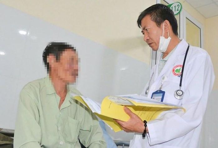 Trước đó, đầu tháng 6/2026, gia đình 4 người ở phường Xuân Trường - Đà Lạt cũng phải nhập viện cấp cứu nghi ngộ độc sau khi ăn nấm hái trong rừng thông