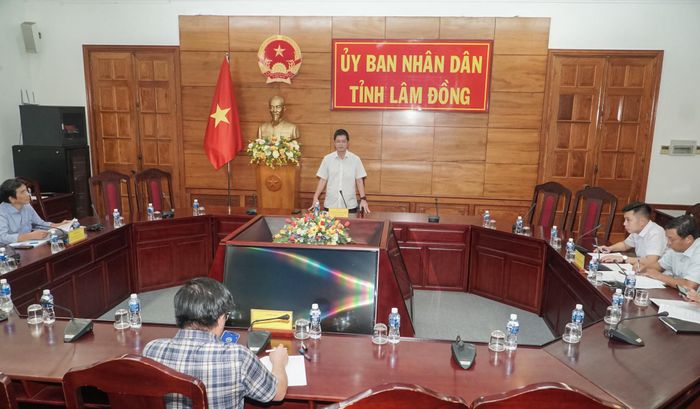 Quang cảnh cuộc họp