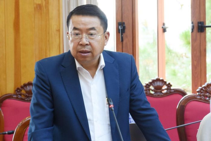 Giám đốc Sở Tài chính Tôn Thiện San báo cáo kết quả tăng trưởng kinh tế - xã hội 6 tháng đầu năm 2026