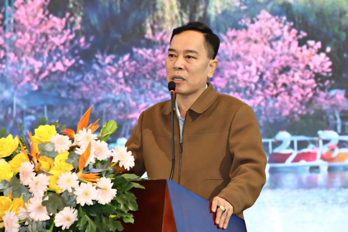 Nhà báo Lê Huy Toàn, Tỉnh ủy viên, Giám đốc Báo và Phát thanh, Truyền hình Lâm Đồng, Chủ tịch Hội Nhà báo tỉnh phát biểu tại buổi gặp mặt