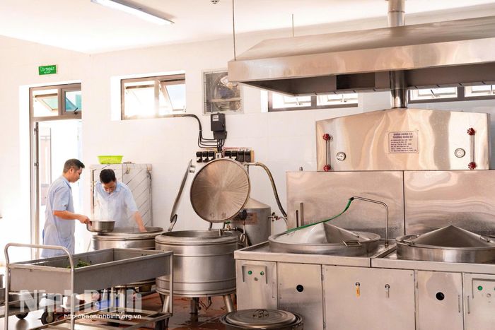 Khu vực bếp ăn một chiều của Trường Quân sự Quân đoàn 12.