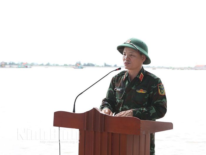 Đồng chí Trung tướng Lương Văn Kiểm, Tư lệnh Quân khu 3 phát biểu chỉ đạo tại thực địa.