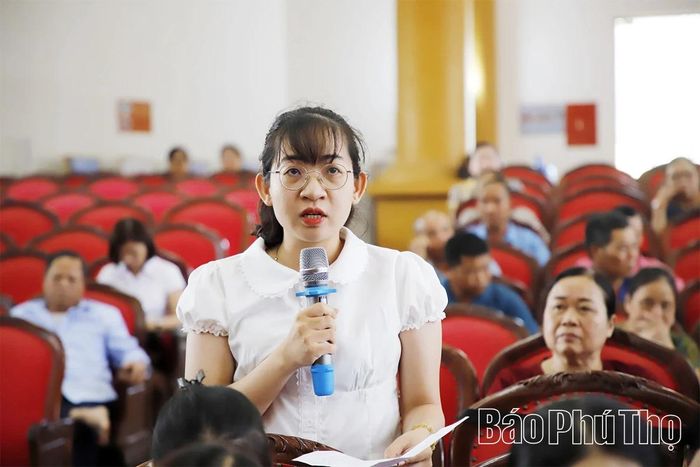 Các cử tri phường Kỳ Sơn và xã Thịnh Minh nêu ý kiến, kiến nghị nghị tới tổ đại biểu.