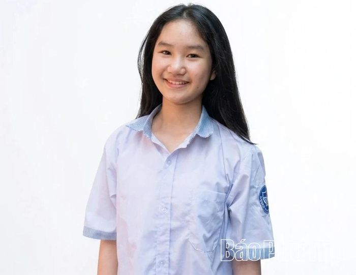Em Vũ Ngọc Tuyết Nhi, Trường THCS Vĩnh Tường (xã Vĩnh Tường) thủ khoa chuyên Ngữ văn.