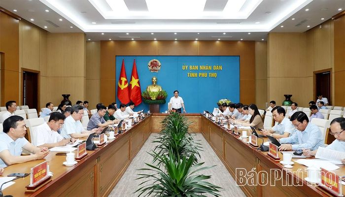 Toàn cảnh phiên họp hành chính chuyên đề của UBND tỉnh chiều ngày 15/6.