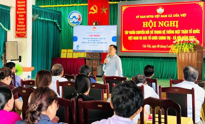 Tập huấn triển khai mô hình Mặt trận số cho khu dân cư - Ảnh: C.C