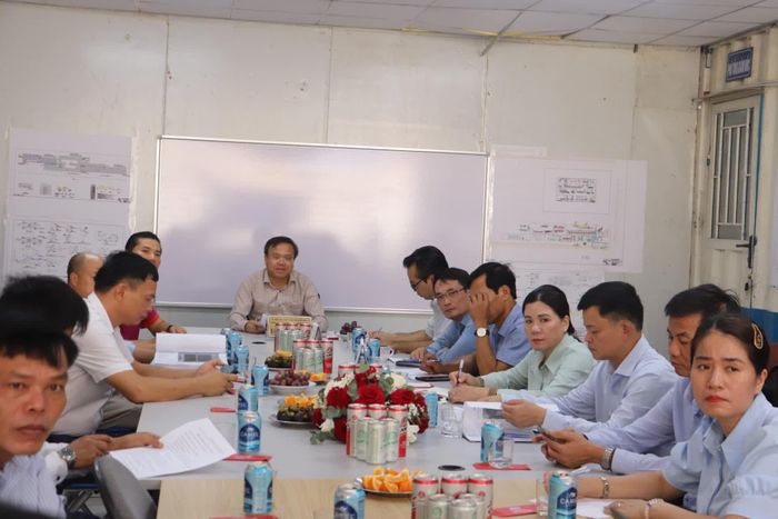 Đồng chí Lê Đức Tiến, Phó Chủ tịch UBND tỉnh chủ trì buổi làm việc - Ảnh: T.P