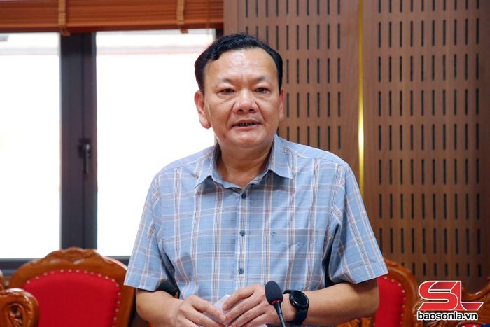 Lãnh đạo Sở Giáo dục và Đào tạo phát biểu tại cuộc họp.