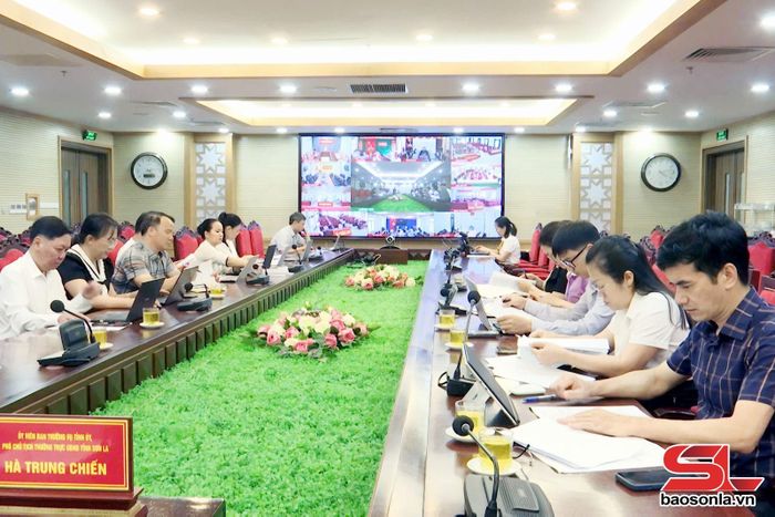 Lãnh đạo các địa phương tham gia thảo luận tại các điểm cầu trực tuyến.