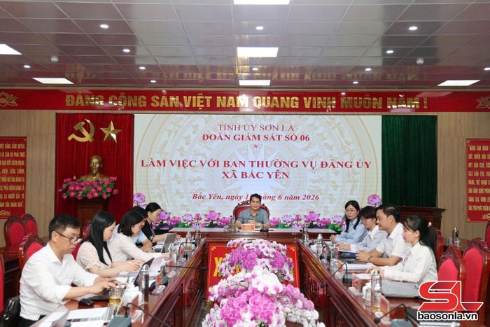 Đoàn giám sát số 6 làm việc với Ban Thường vụ Đảng ủy xã Bắc Yên.