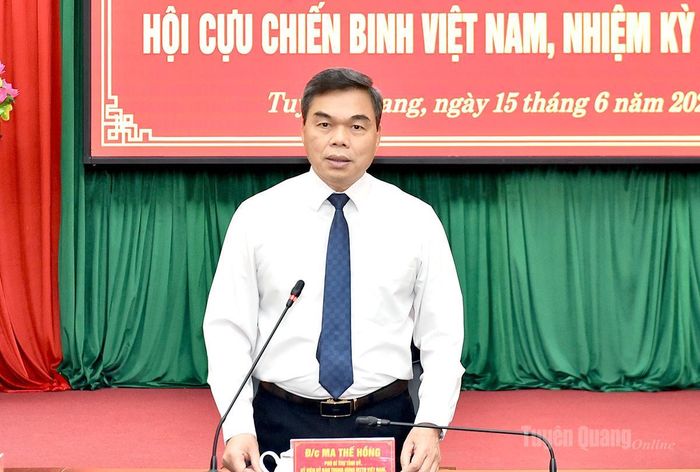 Đồng chí Ma Thế Hồng, Phó Bí thư Tỉnh ủy, Chủ tịch Ủy ban MTTQ tỉnh phát biểu tại buổi gặp mặt.