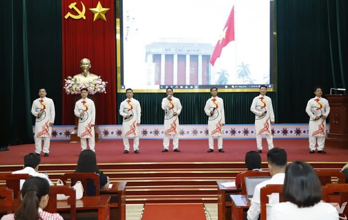 Tổng duyệt các tiết mục văn nghệ biểu diễn tại Hội thi.