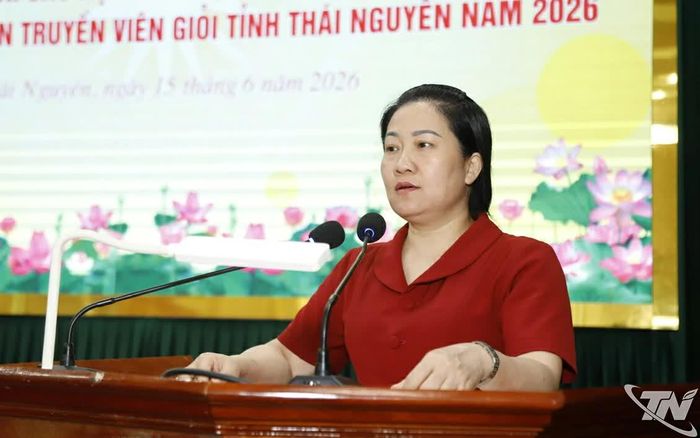 Đồng chí Đỗ Thị Minh Hoa, Trưởng Ban Tuyên giáo và Dân vận Tỉnh ủy, phát biểu chỉ đạo, động viên các thí sinh dự thi.