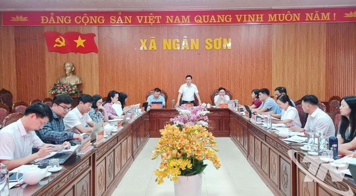 Đoàn làm việc với Đảng ủy xã Ngân Sơn và xã Bằng Vân.
