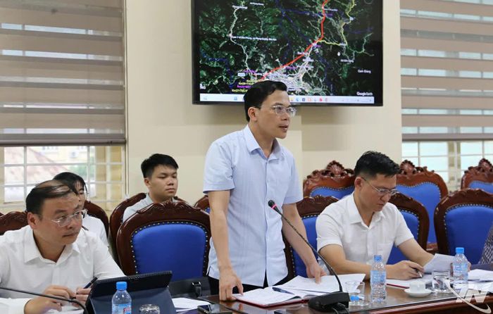 Lãnh đạo UBND phường Đức Xuân phát biểu tại buổi làm việc.