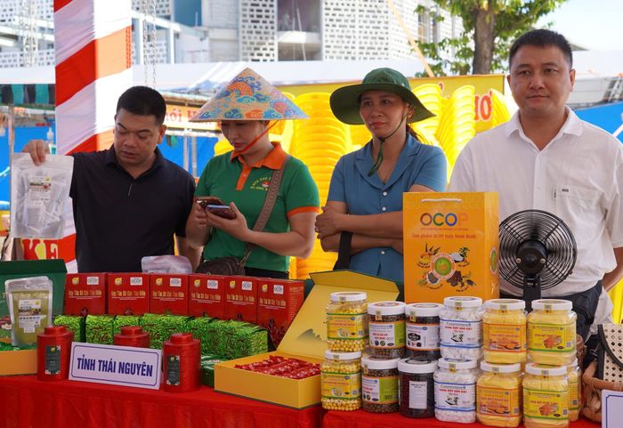  Các doanh nghiệp đến từ Thái Nguyên mang đến hội chợ nhiều sản phẩm