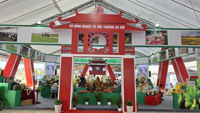 Không gian trưng bày sản phẩm của thành phố Hà Nội tạo được ấn tượng