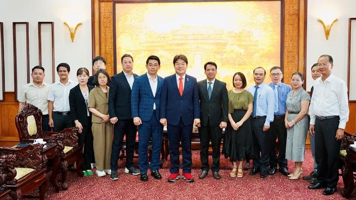  Hai bên chụp hình lưu niệm tại buổi gặp gỡ 