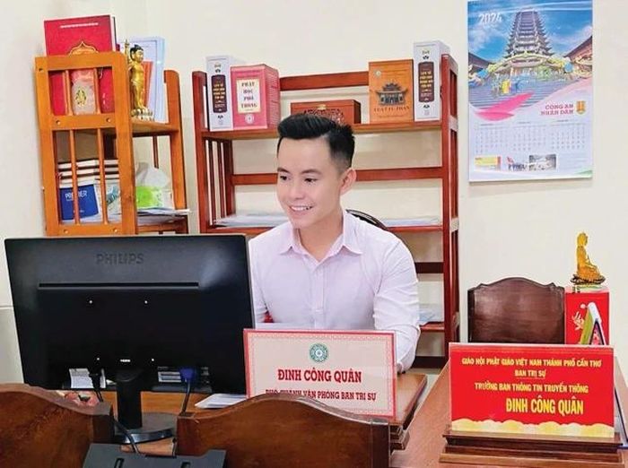 Cư sĩ Đinh Công Quân tại văn phòng làm việc Ban Trị sự GHPGVN TP.Cần Thơ