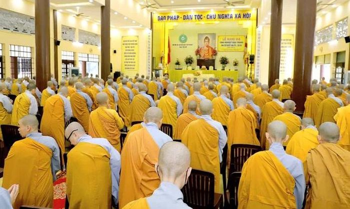 Chư hành giả an cư tại khu vực Bình Dương sẽ vân tập về tổ đình Hội Khánh mỗi tháng 2 lần vào ngày 15 và cuối tháng âm lịch để Bố-tát, sinh hoạt Giáo hội