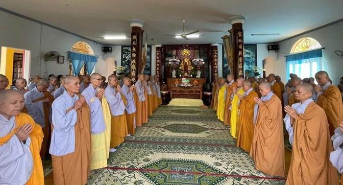 143 hành giả Ni trường hạ tập trung chùa Bảo Thắng trang nghiêm khóa lễ Bố-tát - Ảnh: Hạnh Bình