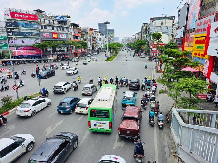 Hà Nội đang từng bước triển khai các giải pháp kiểm soát phương tiện giao thông cá nhân nhằm giảm ùn tắc.