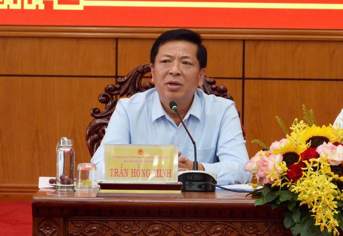 Bộ trưởng Bộ Xây dựng Trần Hồng Minh tại buổi làm việc.
