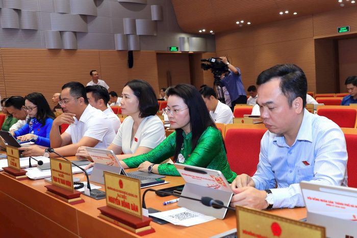 Các đại biểu tham dự kỳ họp.
