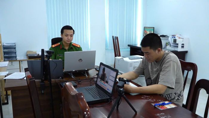 Tài xê Vẹn tại cơ quan Cảnh sát điều tra.