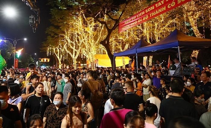 Hà Nội sẽ xây dựng các sản phẩm du lịch đêm mang bản sắc riêng. Ảnh minh họa