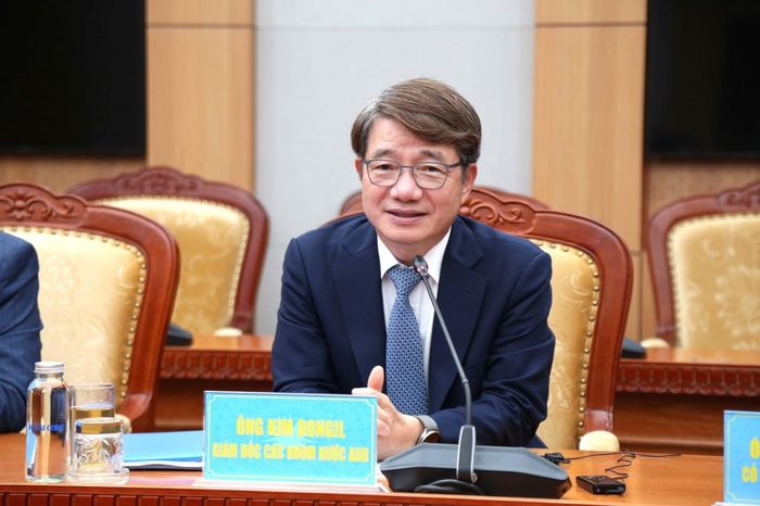 Ông Kim Dongil - Giám đốc điều hành (Nhóm các nước Hàn Quốc, Papua New Guinea, Srilanka, Đài Loan, Uzbekistan, Vanuatu, Việt Nam) của ADB phát biểu. Ảnh: Đức Minh