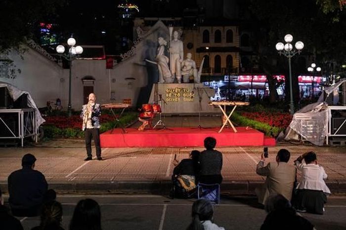 Ngoài những trò chơi dành cho trẻ em, Phố đi bộ Hồ Gươm thường xuyên tổ chức các sự kiện, lễ hội.